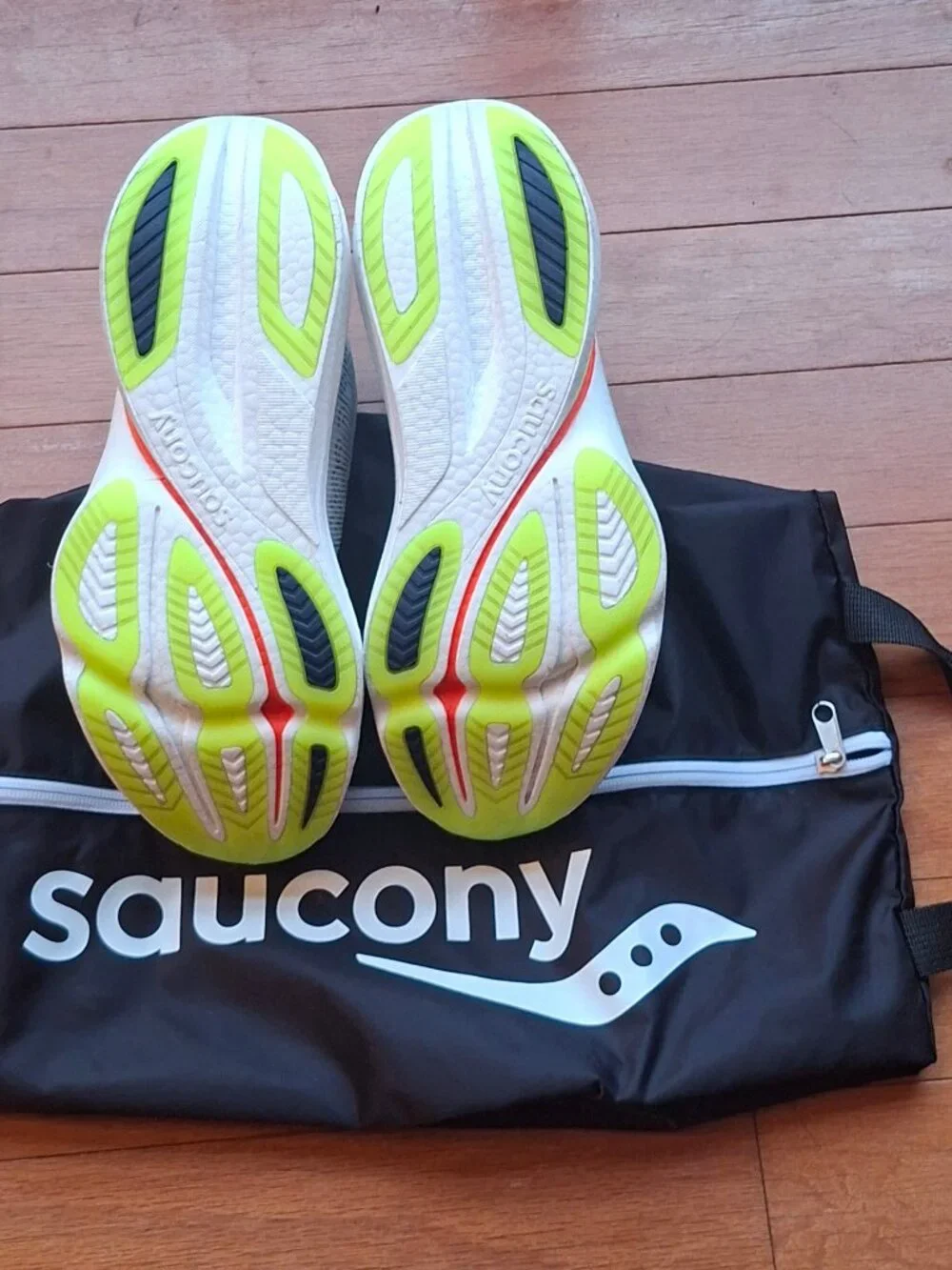 Women's Saucony Azura -Like New